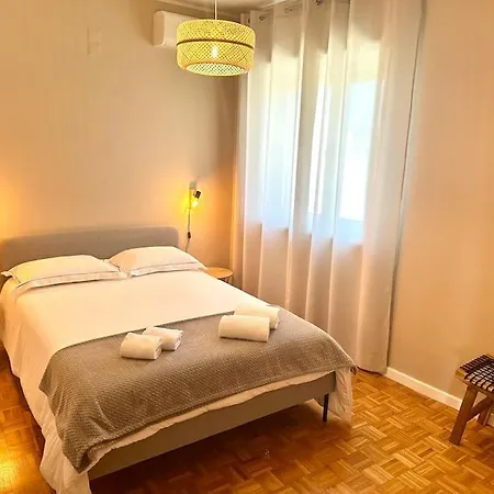 Renovado Com Ac, 2 Wc Completos, Terraço E Garagem Porto