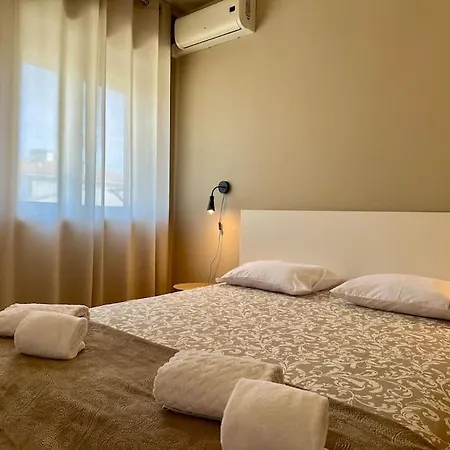 Renovado Com Ac, 2 Wc Completos, Terraco E Garagem Porto