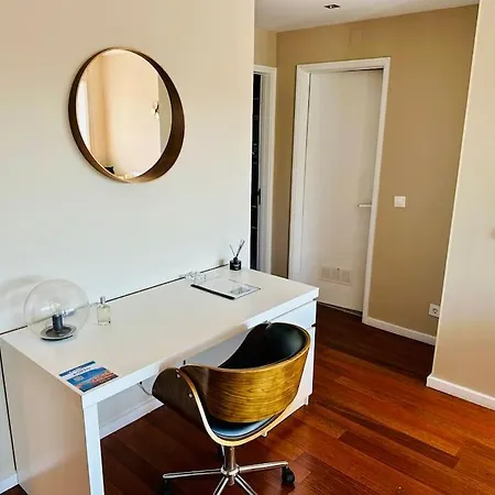 Renovado Com Ac, 2 Wc Completos, Terraço E Garagem