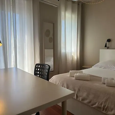 Apartamento Renovado Com Ac, 2 Wc Completos, Terraço E Garagem Porto