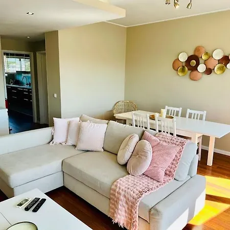 דירה Renovado Com Ac, 2 Wc Completos, Terraco E Garagem פורטו