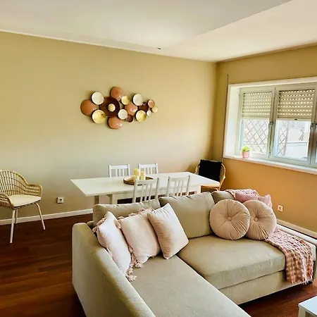 Renovado Com Ac, 2 Wc Completos, Terraco E Garagem Apartmán *