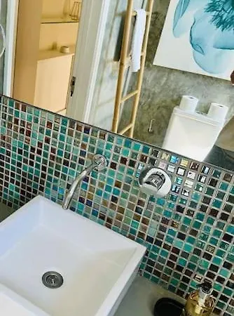 Apartmán Renovado Com Ac, 2 Wc Completos, Terraco E Garagem