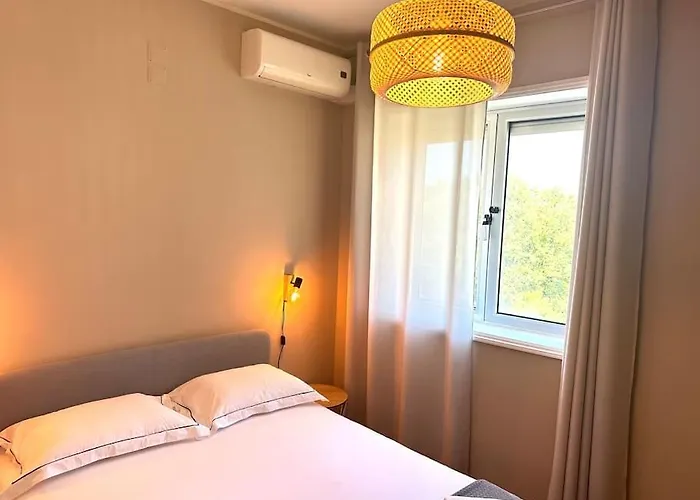 Renovado Com Ac, 2 Wc Completos, Terraço E Garagem