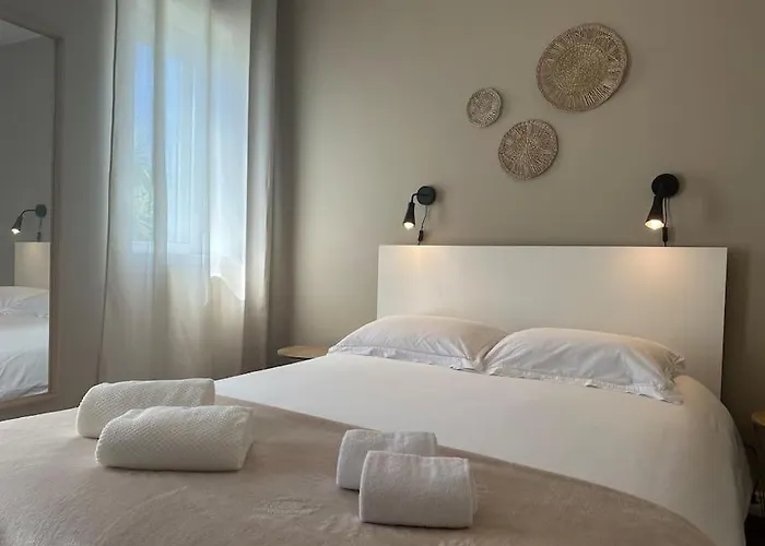 Apartamento Renovado Com Ac, 2 Wc Completos, Terraço E Garagem *