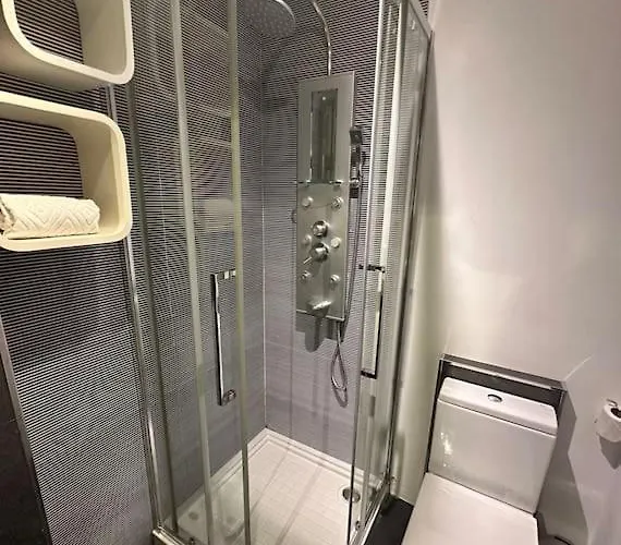 Apartamento Renovado Com Ac, 2 Wc Completos, Terraço E Garagem *