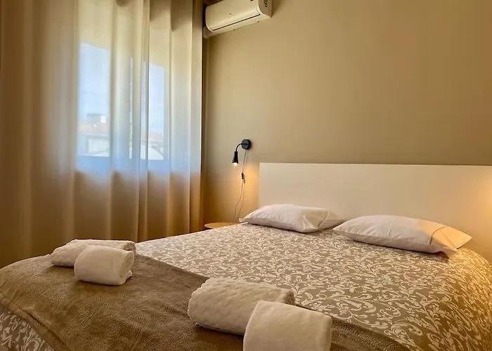 Renovado Com Ac, 2 Wc Completos, Terraço E Garagem Porto