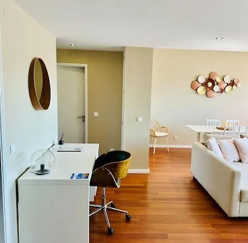 Renovado Com Ac, 2 Wc Completos, Terraço E Garagem *