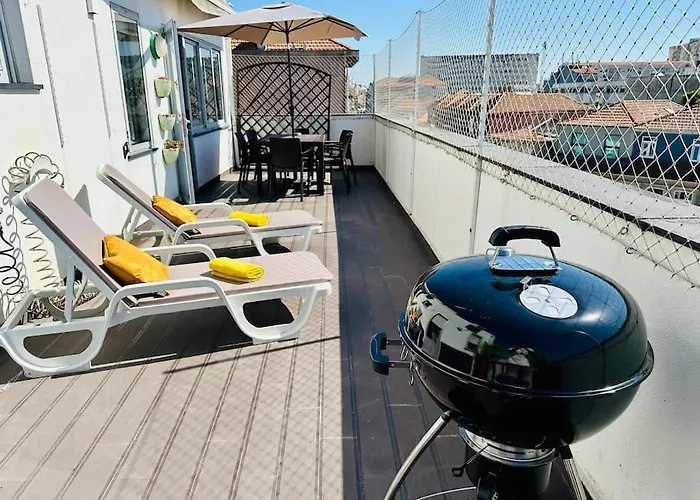 Apartamento Renovado Com Ac, 2 Wc Completos, Terraço E Garagem